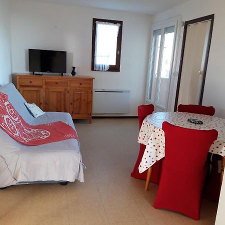 Appt 2 Ou 4 Personnes Avec Piscine, Tennis Et Parking Prive Fleury  Exteriör bild