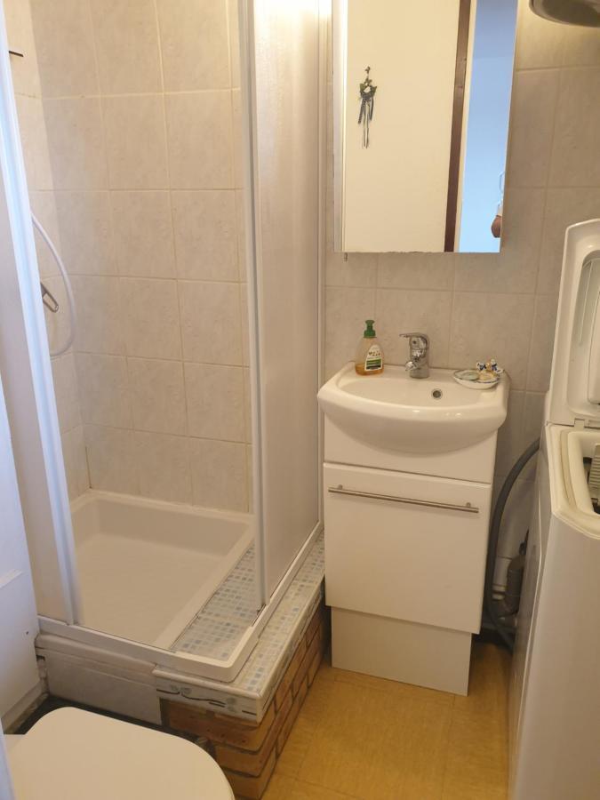 Appt 2 Ou 4 Personnes Avec Piscine, Tennis Et Parking Prive Fleury  Exteriör bild