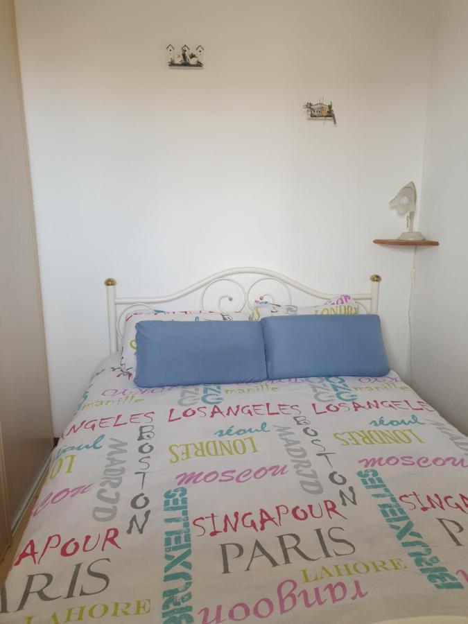 Appt 2 Ou 4 Personnes Avec Piscine, Tennis Et Parking Prive Fleury  Exteriör bild