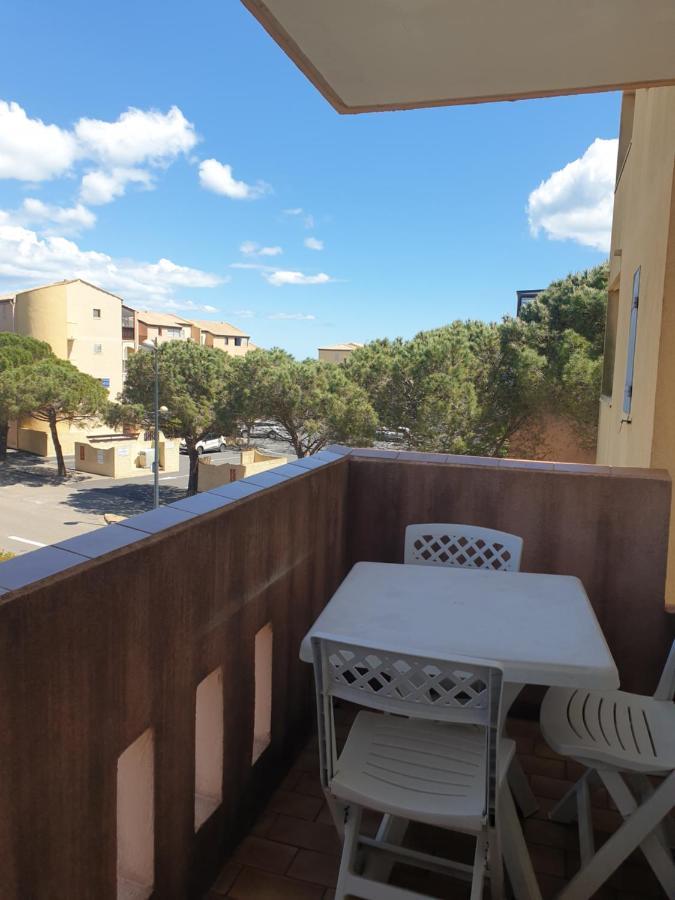 Appt 2 Ou 4 Personnes Avec Piscine, Tennis Et Parking Prive Fleury  Exteriör bild