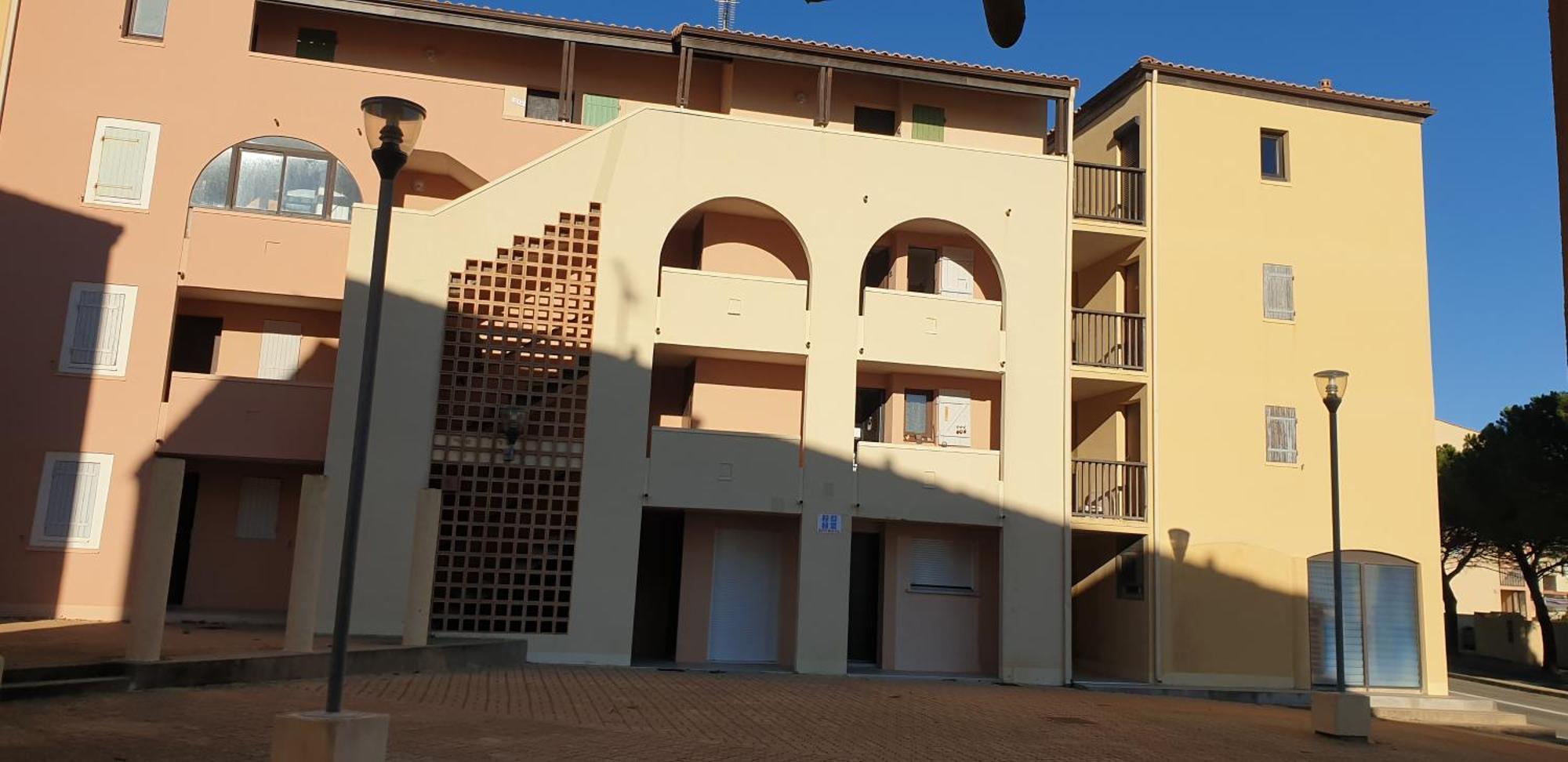 Appt 2 Ou 4 Personnes Avec Piscine, Tennis Et Parking Prive Fleury  Exteriör bild